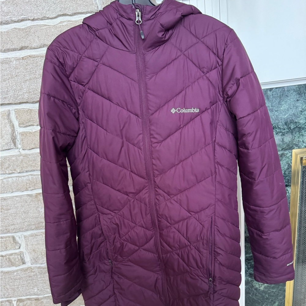 Columbia Woman's Long Hooded Jacket Size medium berry color